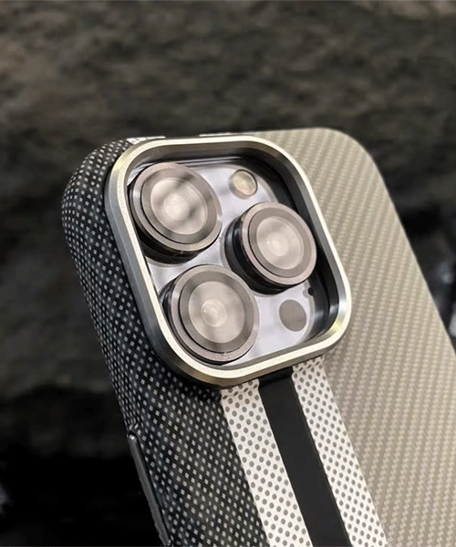 Fusion Wave Carbon Case – Sleek & Durable Protection