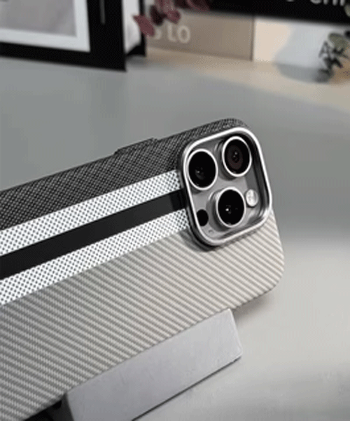 Fusion Wave Carbon Case – Sleek & Durable Protection